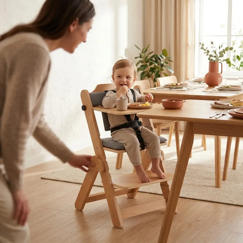 Il mange à table, avec vous