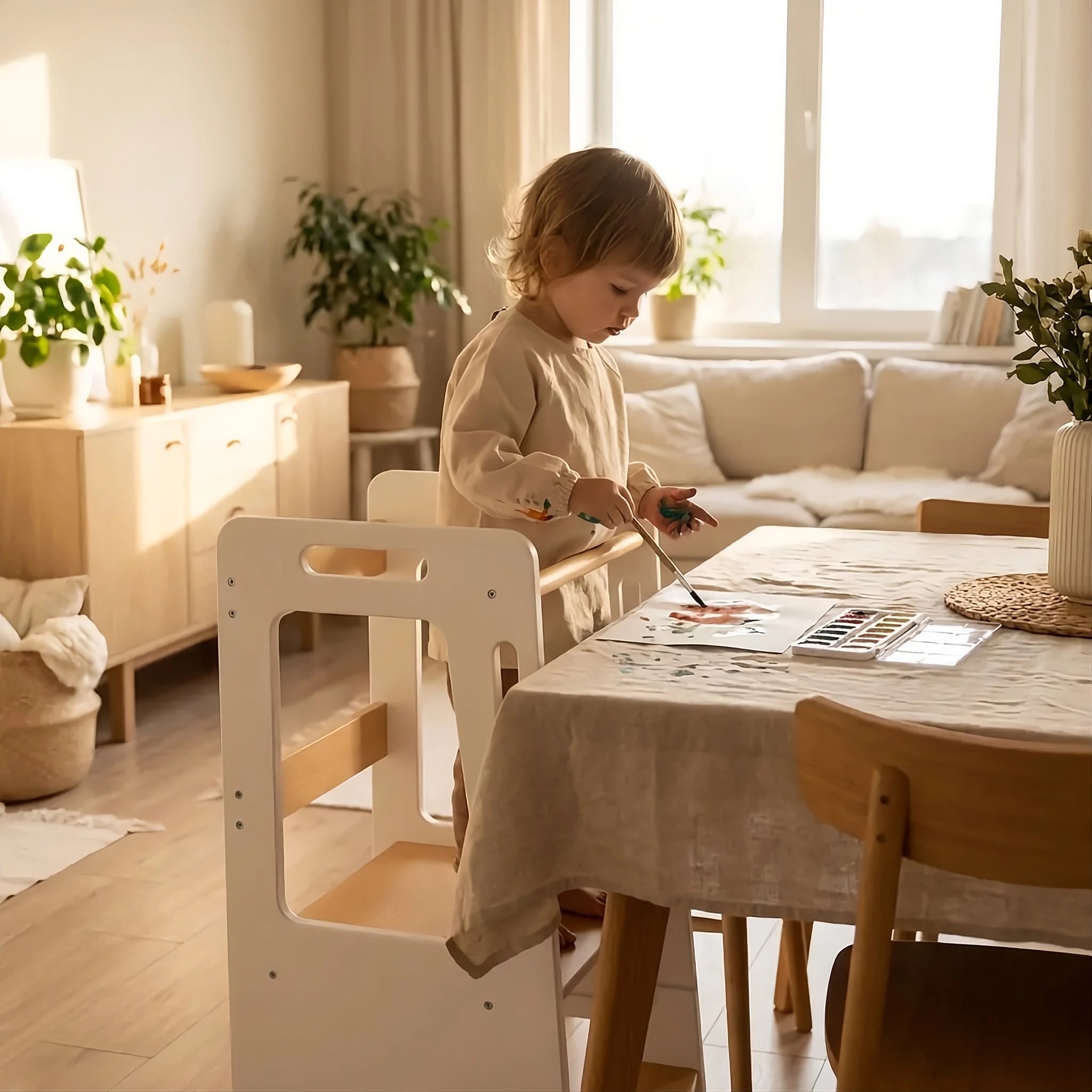 Tour d'observation Montessori Levio blanche — détail des poignées et marches en bois